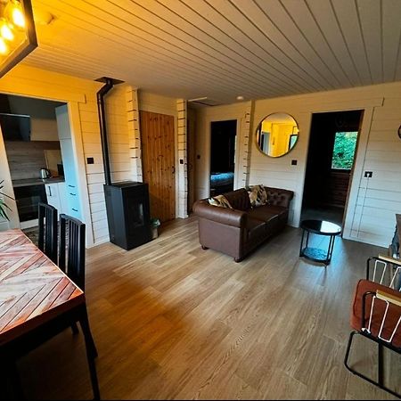 Gites Douillets : Chalet Sur Pilotis Houyet Bagian luar foto